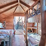 Jaktstuga Treehouse Kremilek *
