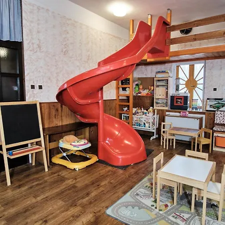 Lodge Treehouse Kremilek