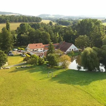 Treehouse Kremilek Lodge Jesenice (Pribram)